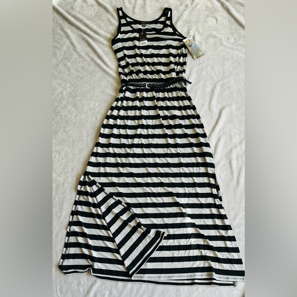 Sold - Picture 3 of 6